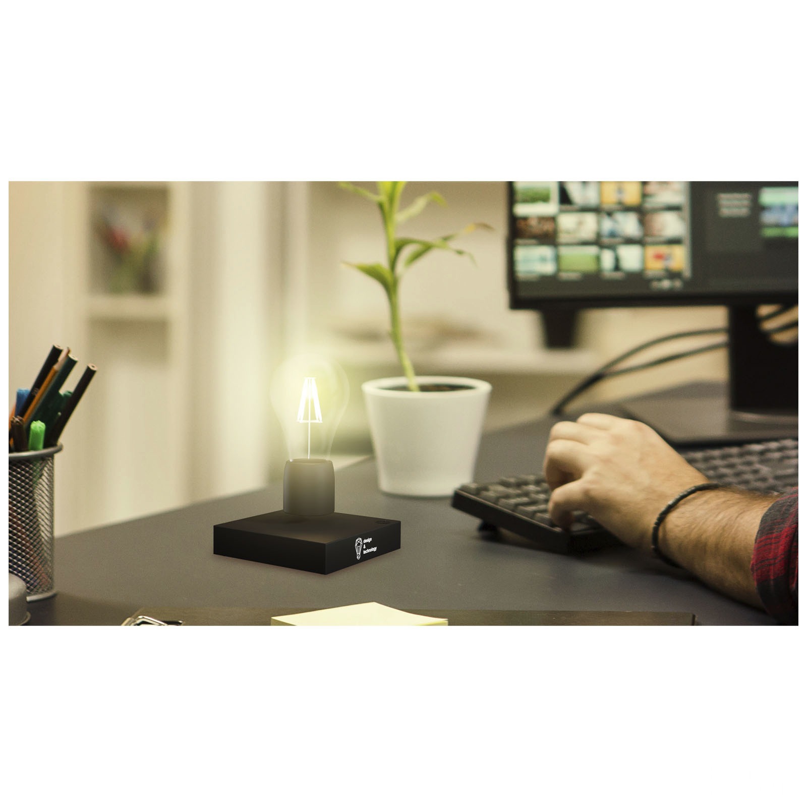 SCX.design F20 svävande lampa