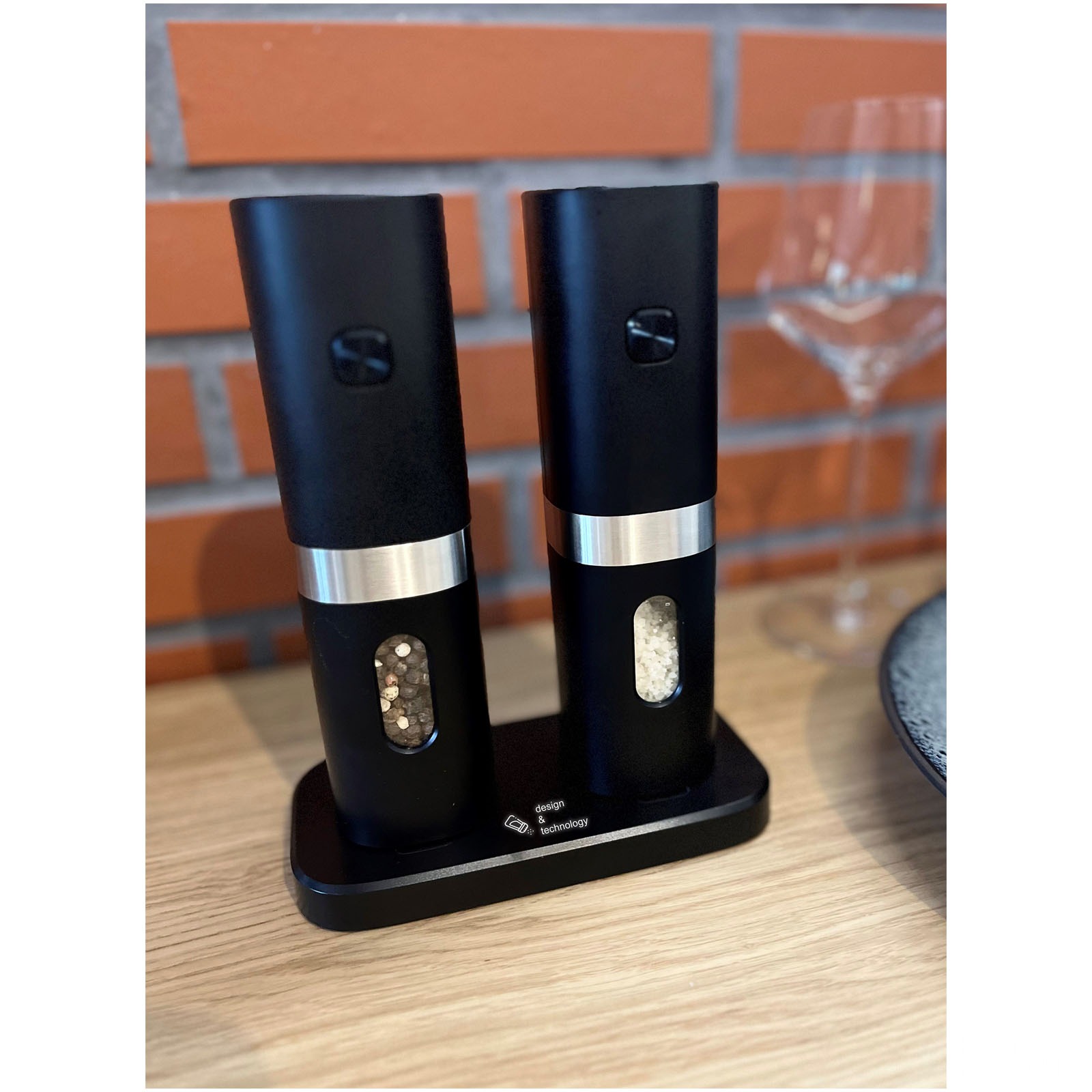 SCX.design K02 set med elektrisk salt- och pepparkvarn