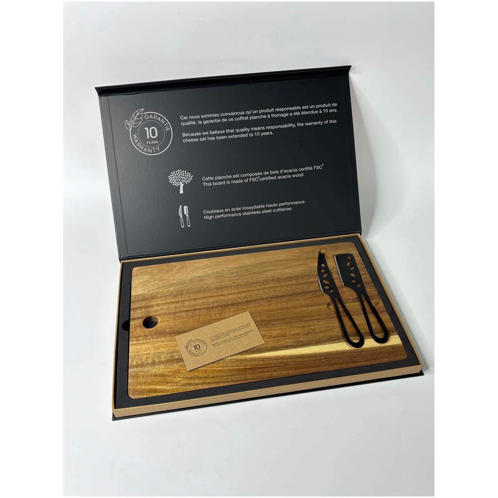SCX.design K06 cheese board and knife set