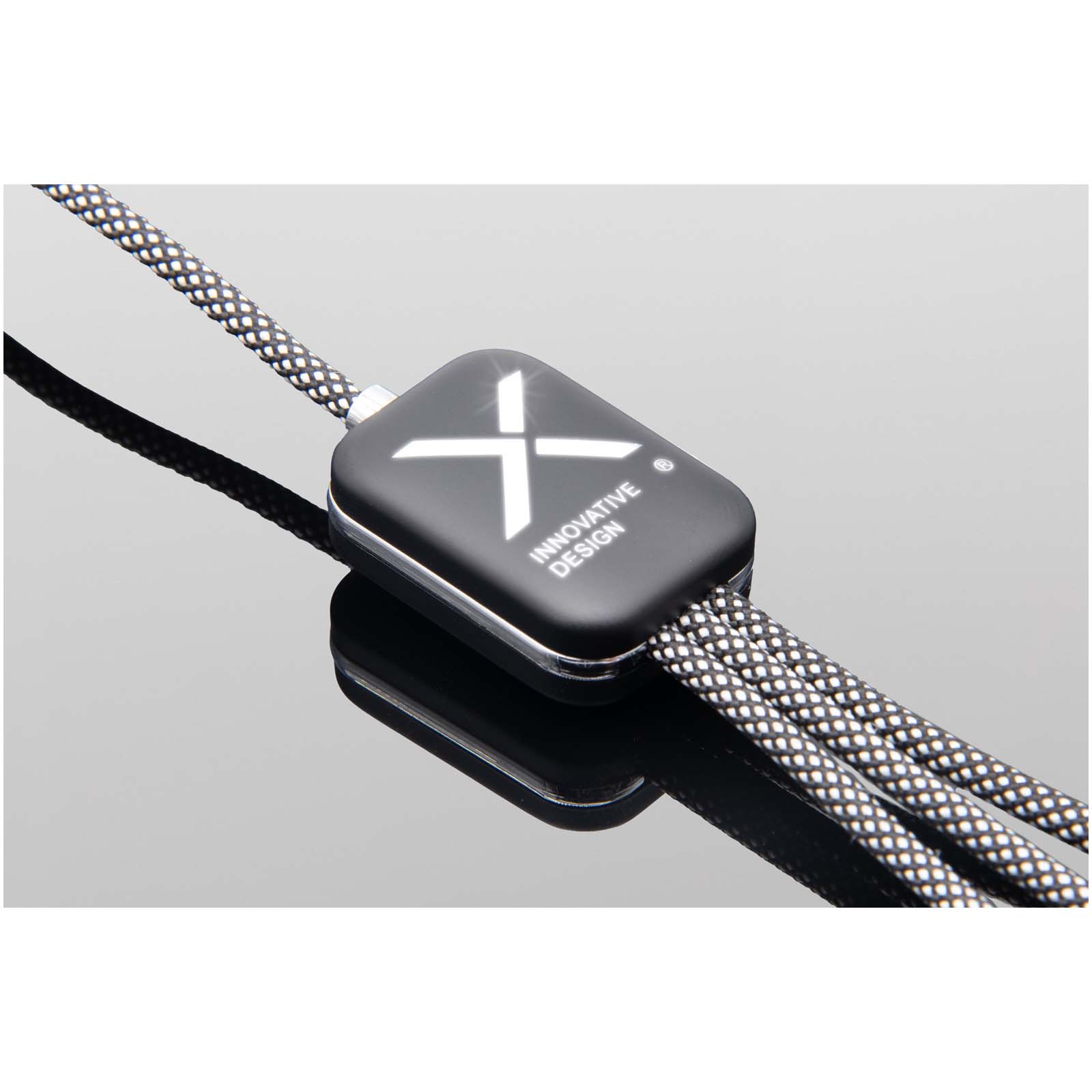 SCX.design C33 Type-C-ladekabel på 60 W med dobbeltbelyst logo
