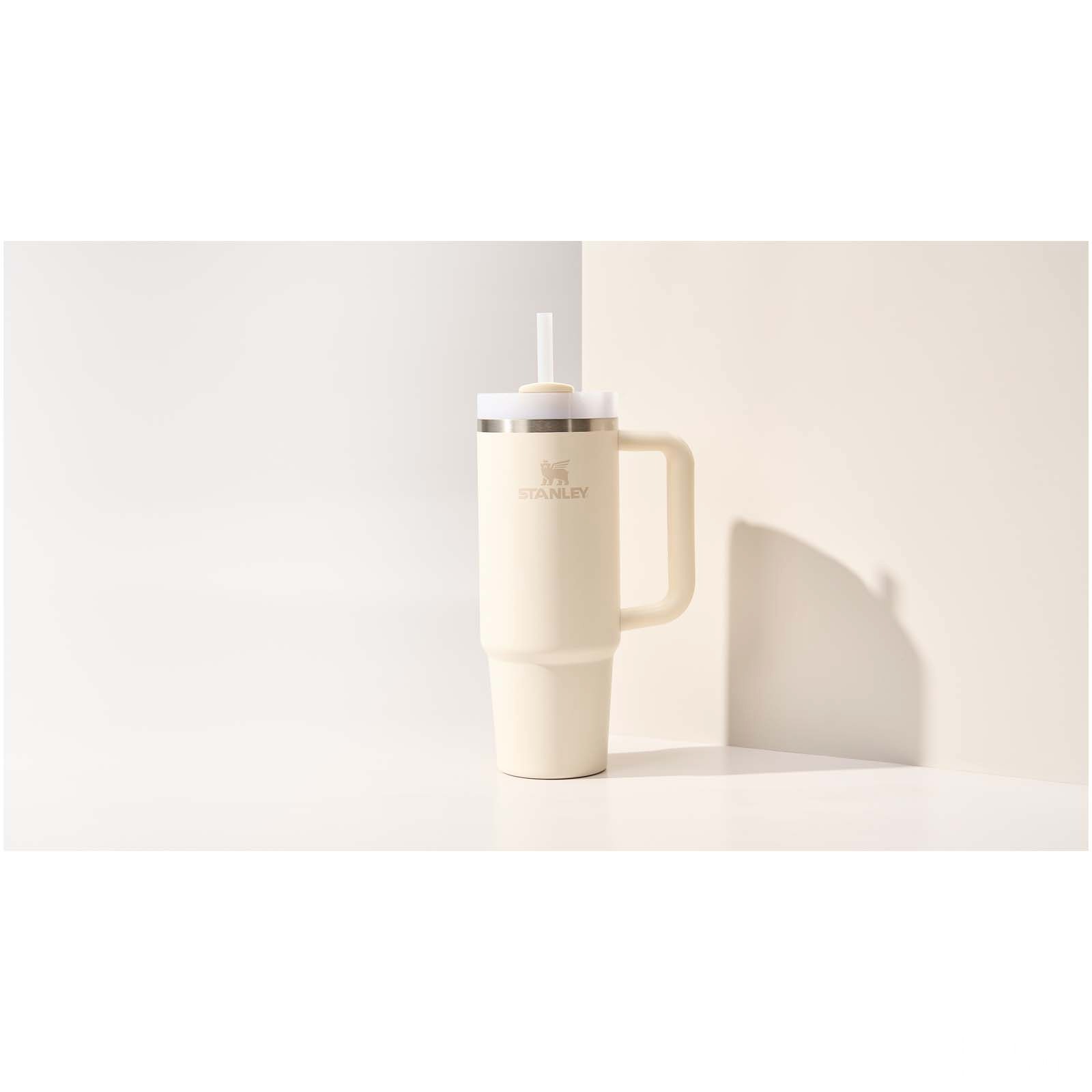 Stanley Quencher® H2.0 FlowState™ 890 ml isolerad mugg i återvunnet rostfritt stål